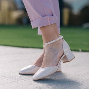 Γόβες από Λουστρίνι με Λουράκι Μπεζ - Image 2