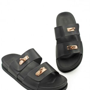 Γυναικείο σανδάλι σε μαύρο χρώμα με διπλή φάσα και χρυσά μεταλλικά διακοσμητικά - Image 3