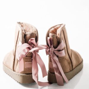 ΠΑΙΔΙΚΑ ΜΠΟΤΑΚΙΑ ΚΟΡΙΤΣΙ ΜΕ ΓΟΥΝΑ ΜΕ ΔΙΑΚΟΣΜΗΤΙΚΗ ΚΟΡΔΕΛΑ ΤΥΠΟΥ UGG ΧΑΚΙ - Image 4